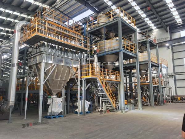 石油焦超微沖擊磨--內(nèi)蒙古某生產(chǎn)現(xiàn)場(chǎng)